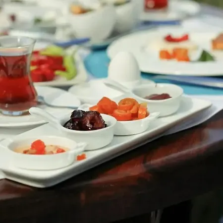 Guenebakan Taliani Otel Ayvalı