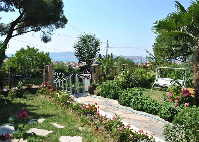 Guenebakan Taliani Hotel *