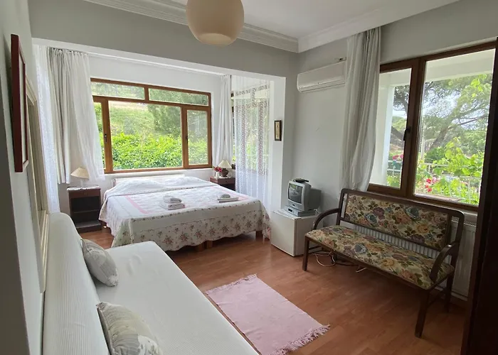 Guenebakan Taliani Hotel *